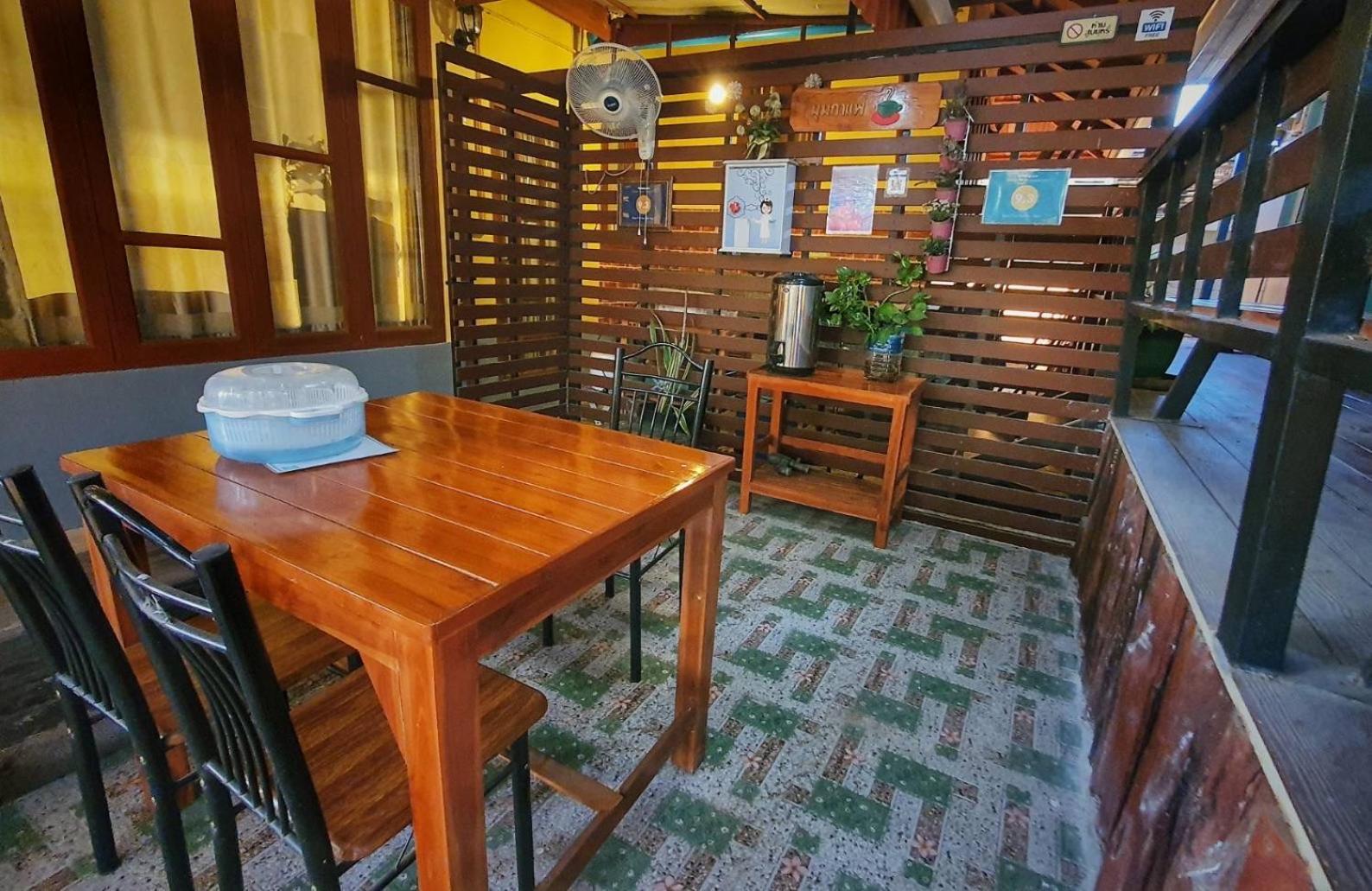 Ruen Thai Ban Rim Nam Kamphaeng Phet Exteriör bild