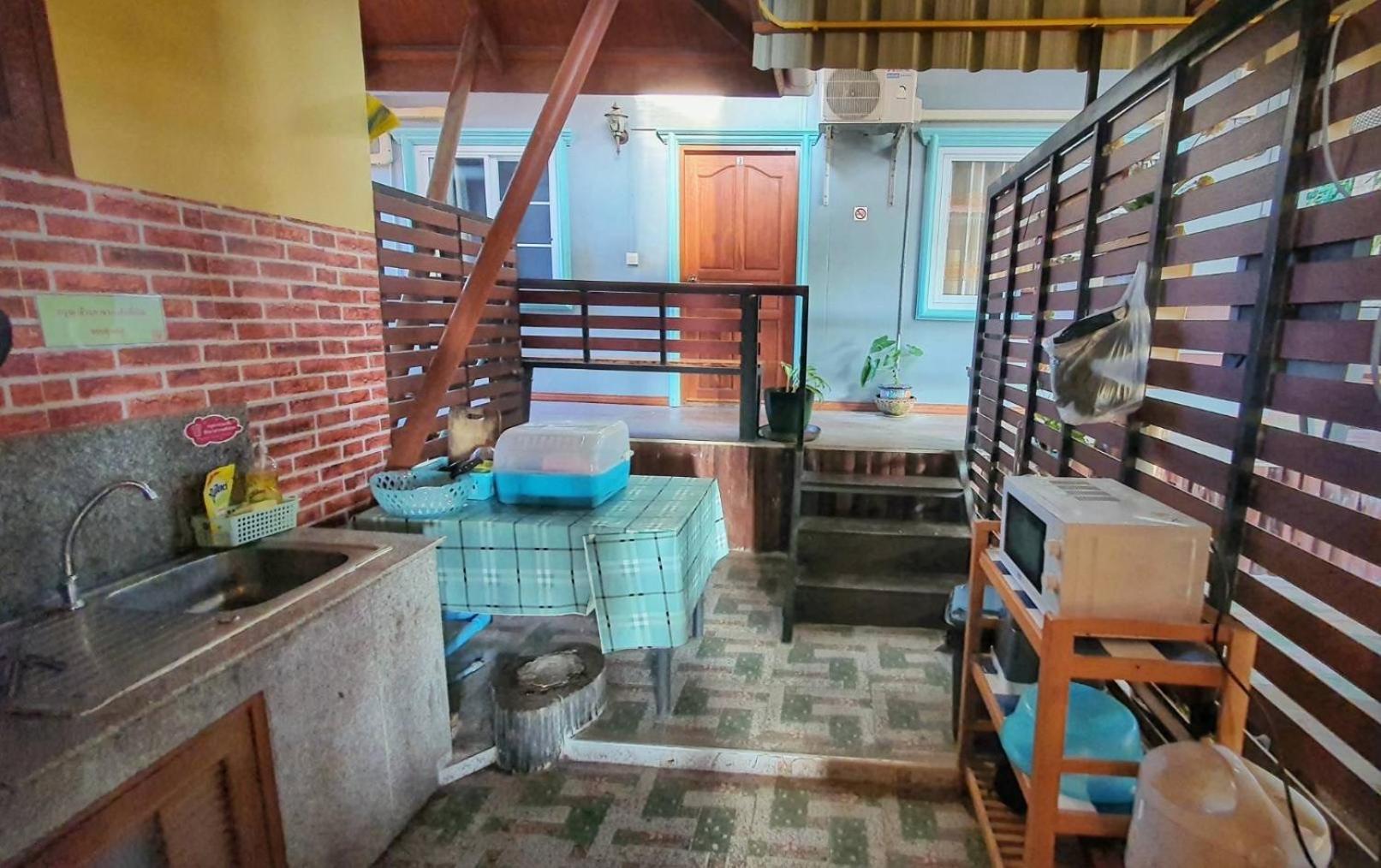 Ruen Thai Ban Rim Nam Kamphaeng Phet Exteriör bild