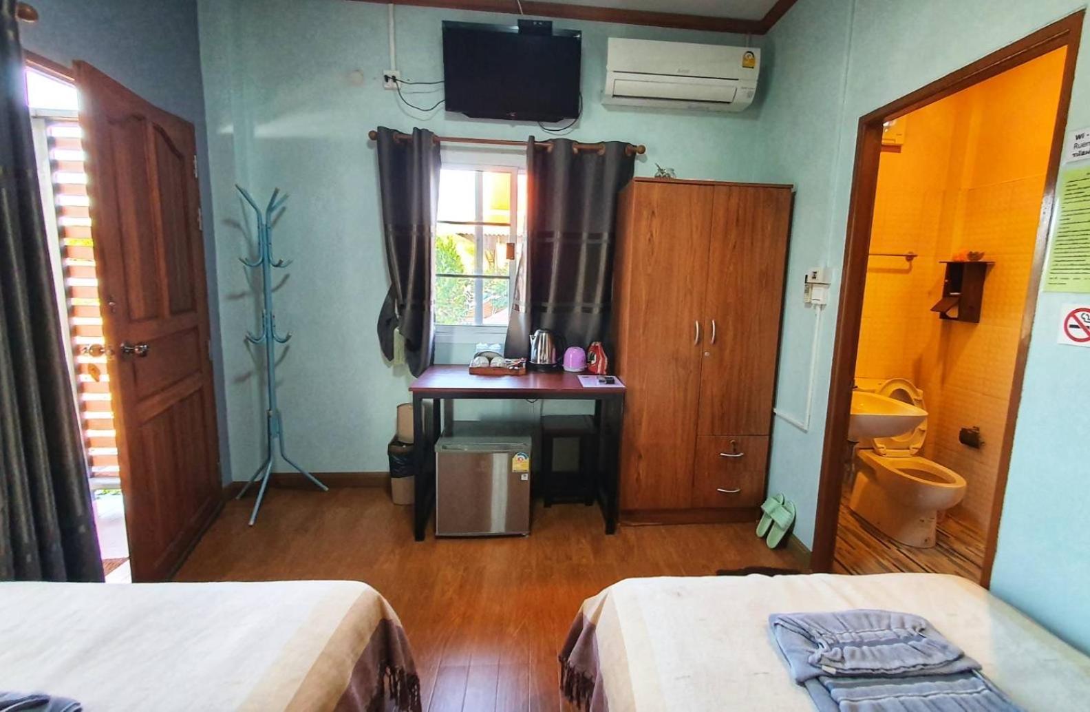 Ruen Thai Ban Rim Nam Kamphaeng Phet Exteriör bild