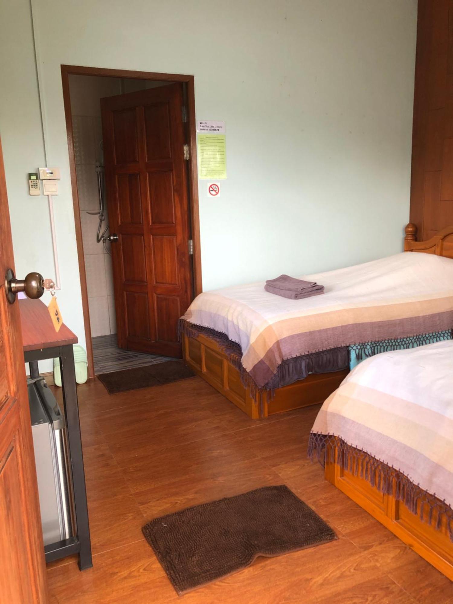 Ruen Thai Ban Rim Nam Kamphaeng Phet Exteriör bild