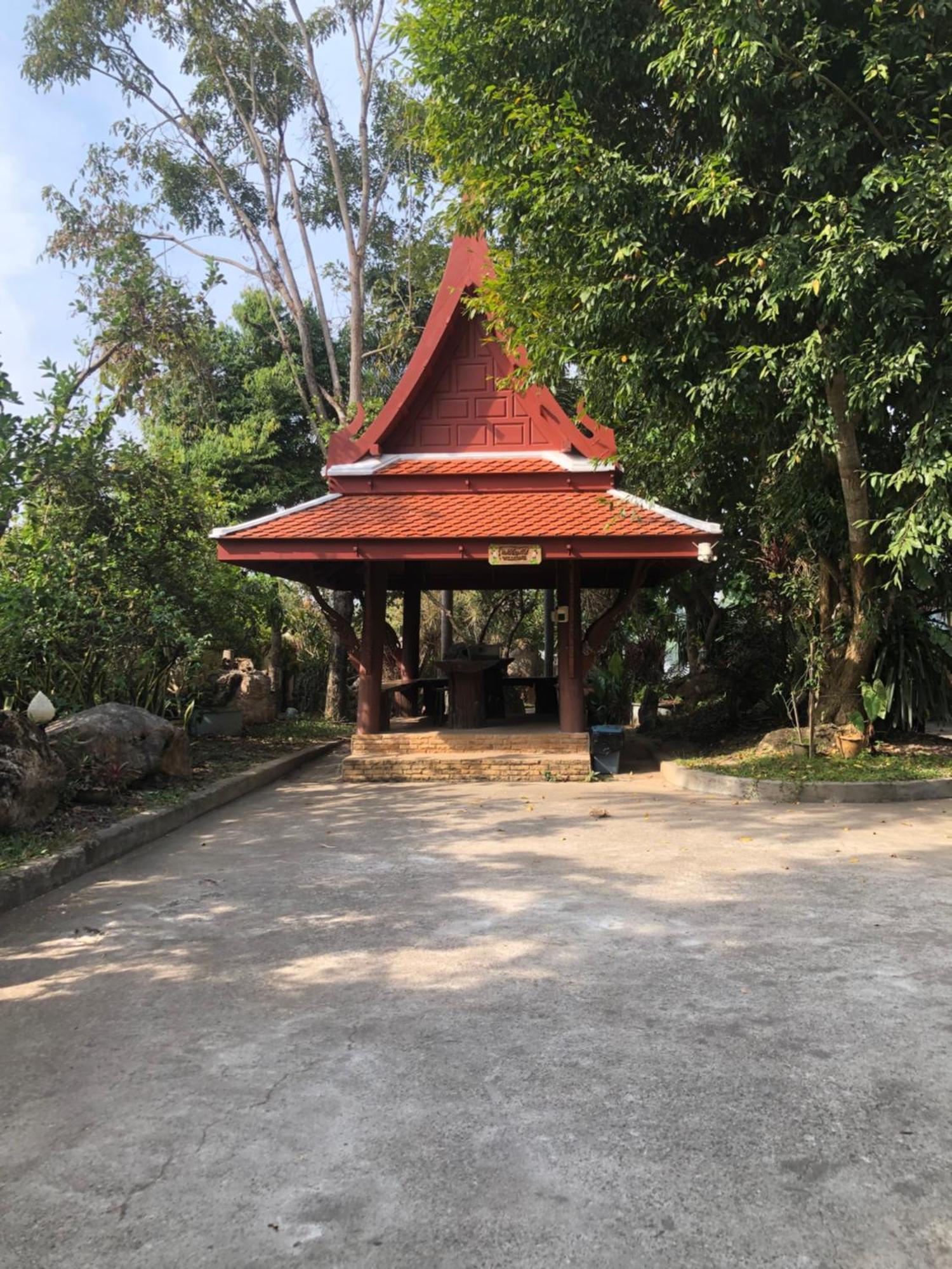 Ruen Thai Ban Rim Nam Kamphaeng Phet Exteriör bild