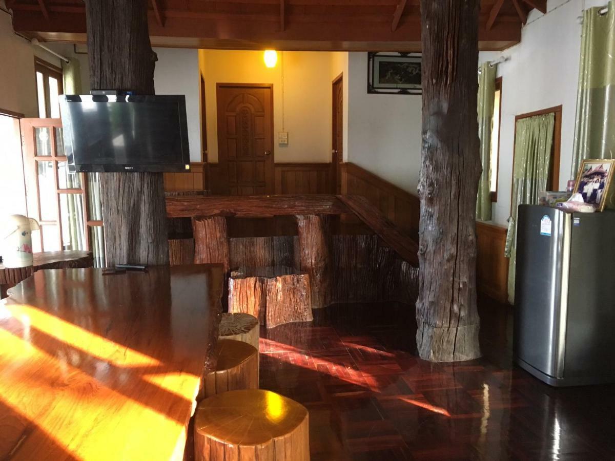 Ruen Thai Ban Rim Nam Kamphaeng Phet Exteriör bild