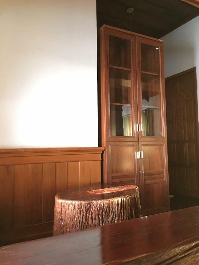 Ruen Thai Ban Rim Nam Kamphaeng Phet Exteriör bild