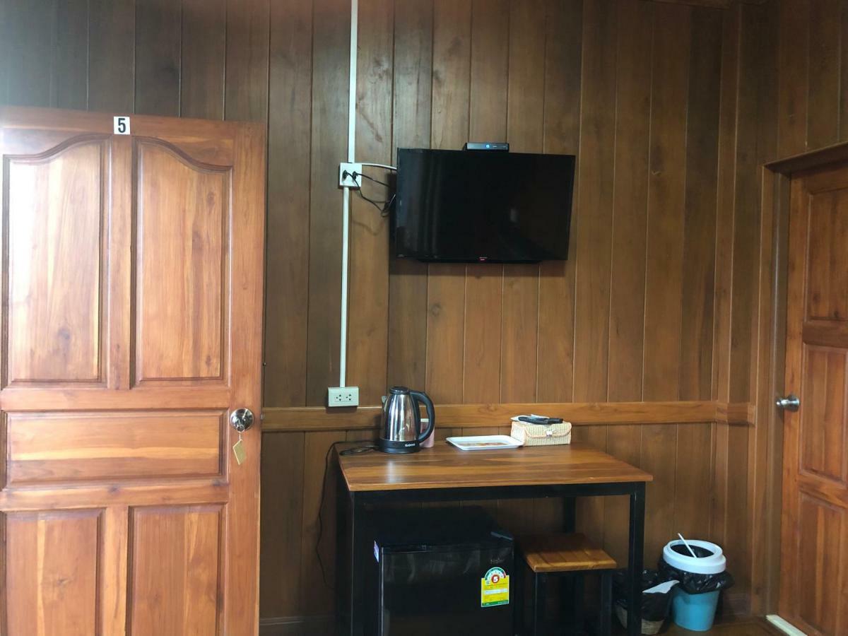 Ruen Thai Ban Rim Nam Kamphaeng Phet Exteriör bild