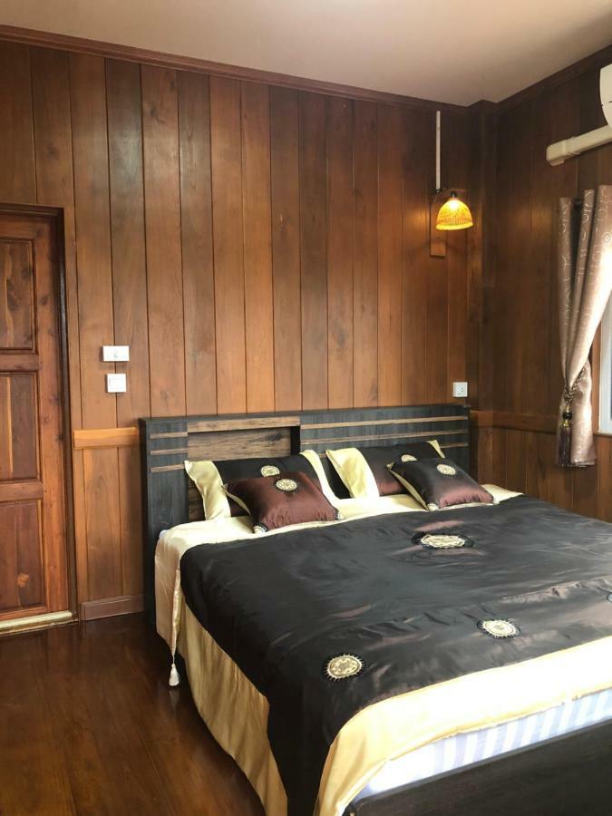 Ruen Thai Ban Rim Nam Kamphaeng Phet Exteriör bild
